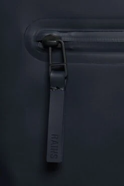 Mochila Roll Top Rucksac Rains Azul Marino (Navy) -Almacenamiento De Viaje 24654