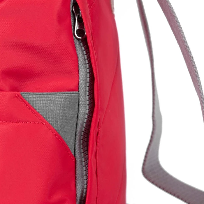 Mochila Roka London Canfield B Pequeña Sostenible Nylon Rojo (Mars Red) 6 Mochila Roka London Canfield B Pequeña Sostenible Nylon Rojo (Mars Red) - Imagen 4