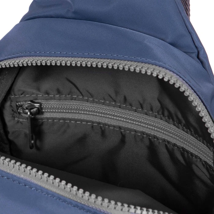 Bandolera Monotira Sostenible Roka Willesden B Azul (airforce) 5 Bandolera Monotira Sostenible Roka Willesden B Azul (airforce) - Imagen 3