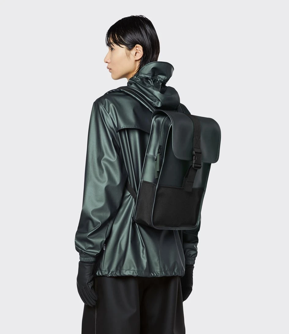 Mochila Buckle Mini Rains Verde Metalizado (Silver Pine) 6 Mochila Buckle Mini Rains Verde Metalizado (Silver Pine) - Imagen 4