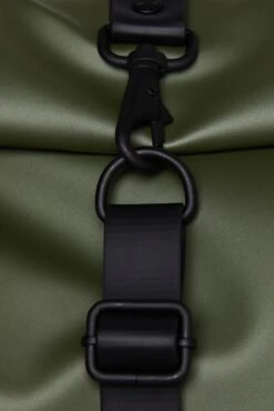 Mochila Roll Top Rucksac Rains Verde (Evergreen) -Almacenamiento De Viaje 30337