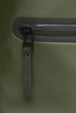 Mochila Roll Top Rucksac Rains Verde (Evergreen) -Almacenamiento De Viaje 30403