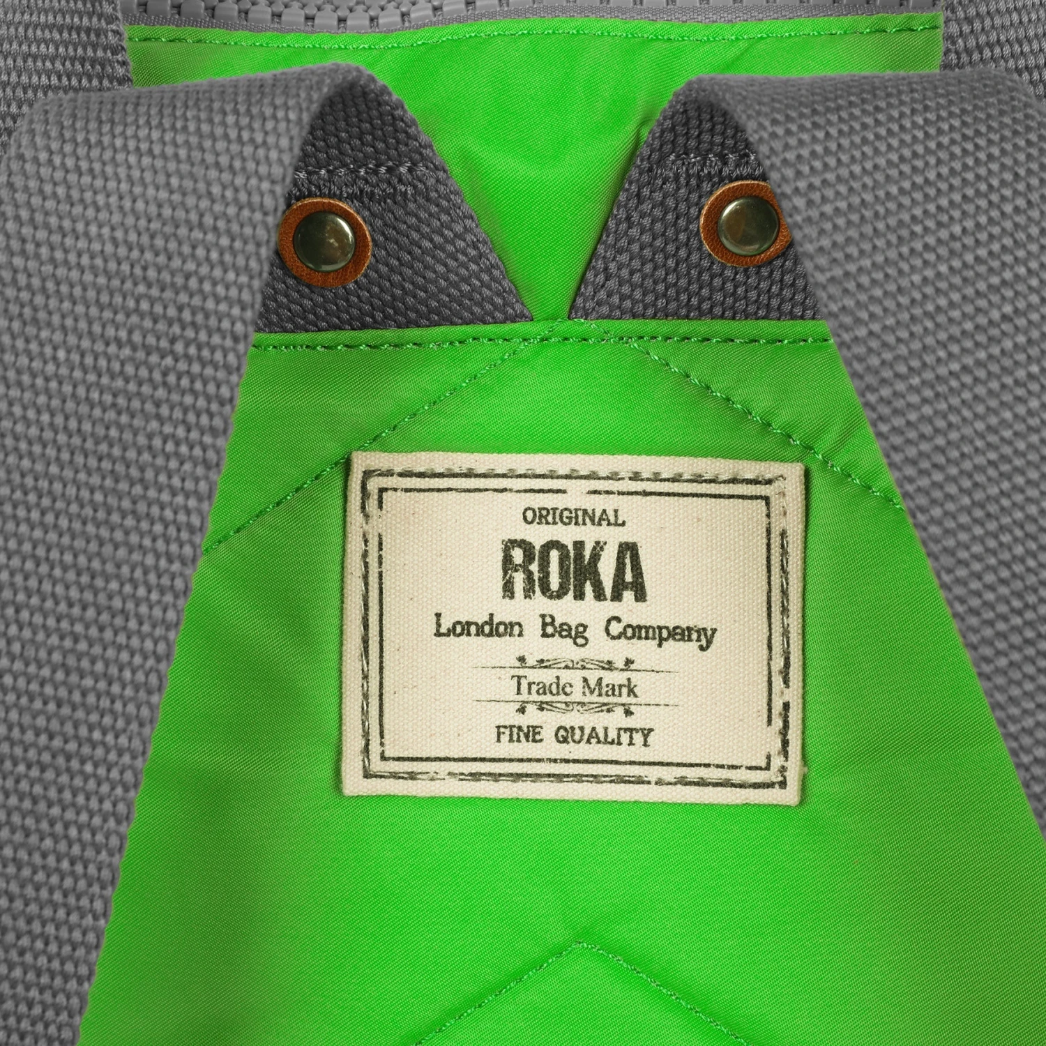 Mochila Roka London Bantry B Pequeña Sostenible Nylon Verde (Kelly Green) 6 Mochila Roka London Bantry B Pequeña Sostenible Nylon Verde (Kelly Green) - Imagen 4