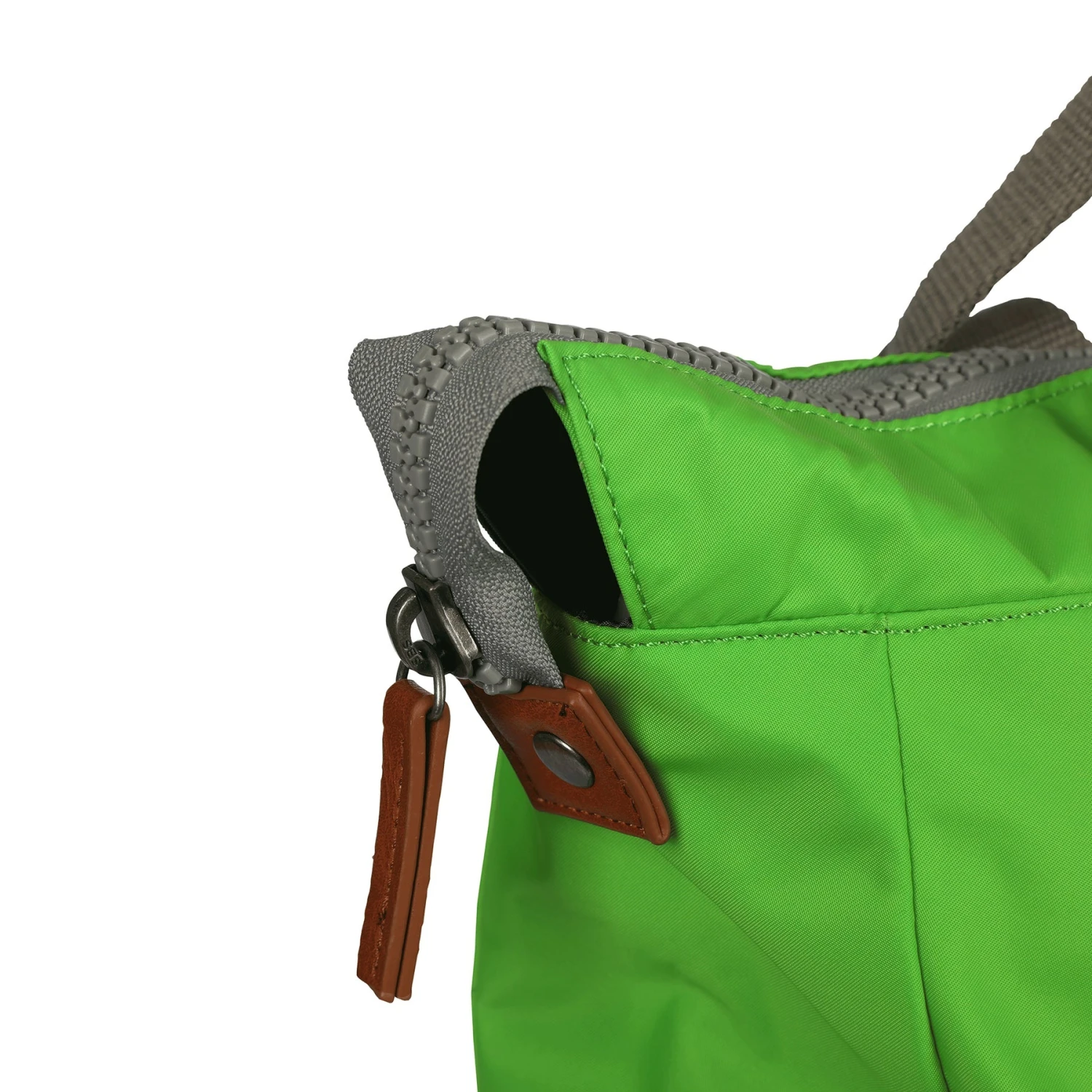 Mochila Roka London Bantry B Pequeña Sostenible Nylon Verde (Kelly Green) 5 Mochila Roka London Bantry B Pequeña Sostenible Nylon Verde (Kelly Green) - Imagen 3