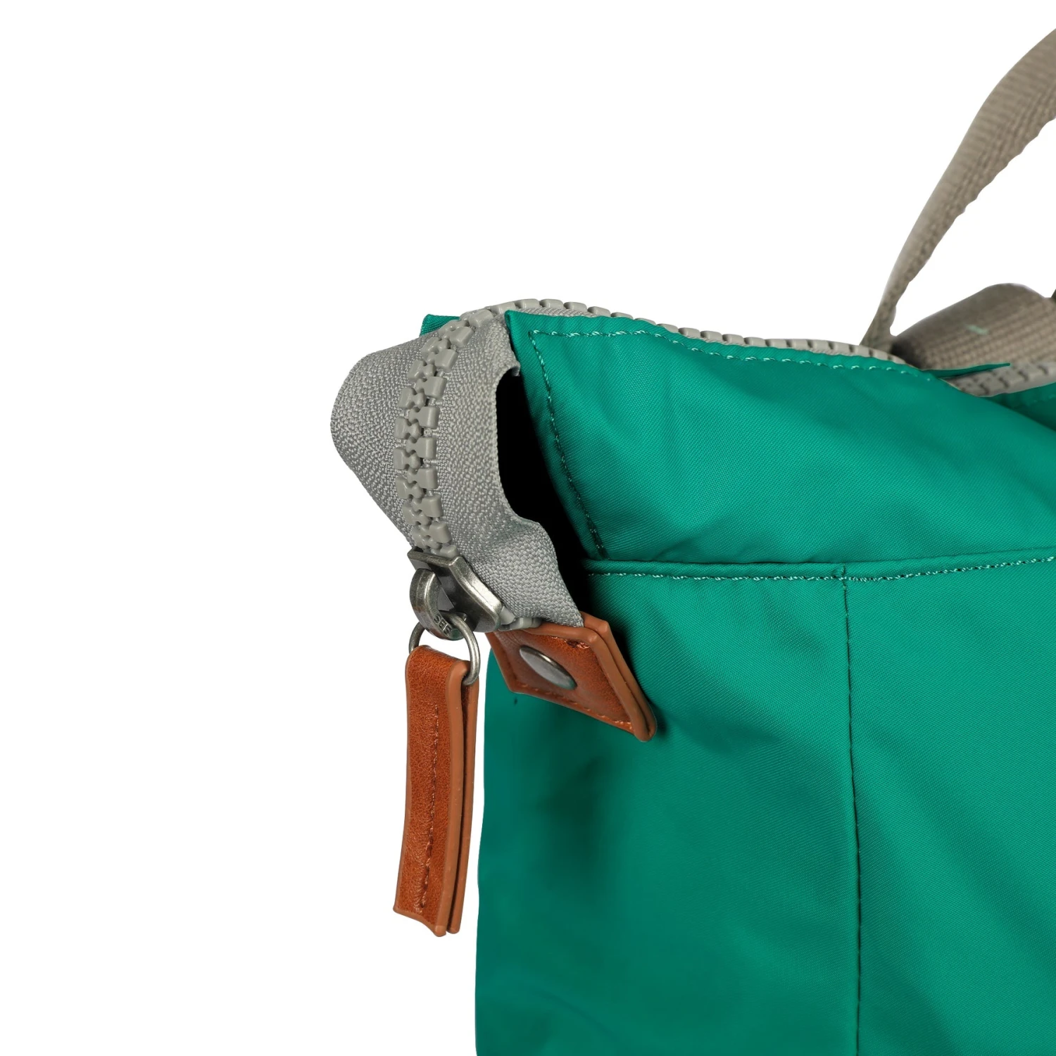 Mochila Roka London Bantry B Mediana Sostenible Nylon Verde (Cyan) 5 Mochila Roka London Bantry B Mediana Sostenible Nylon Verde (Cyan) - Imagen 3